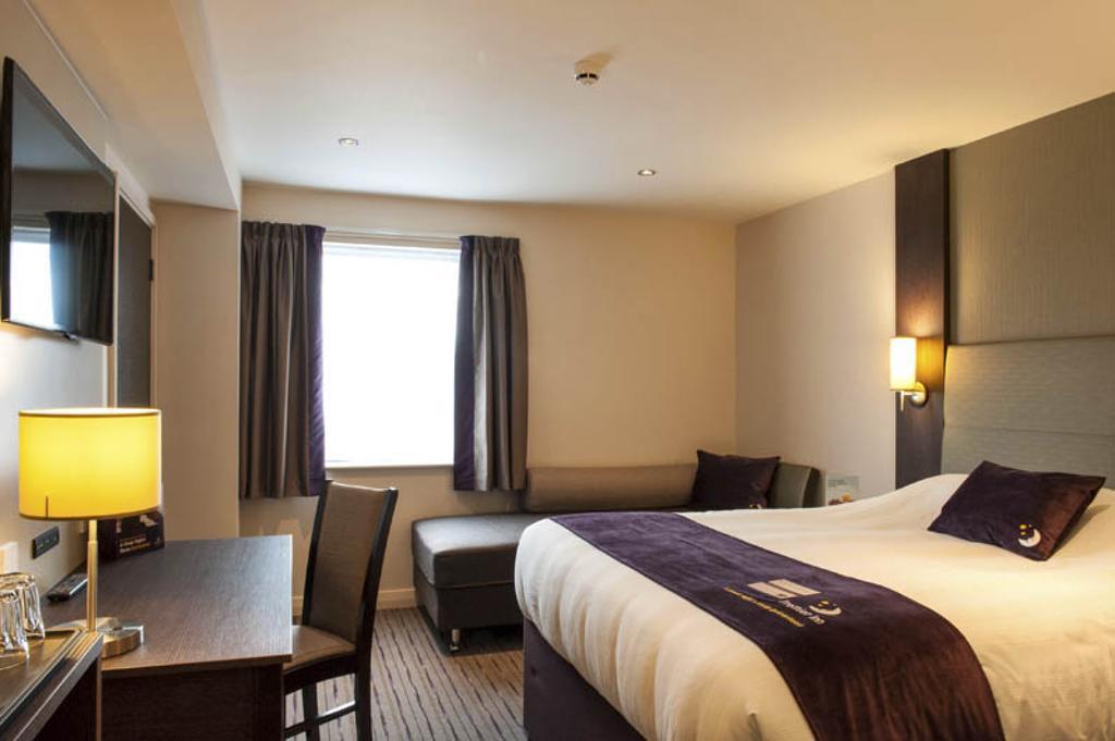 Premier Inn London Romford Central Szoba fotó