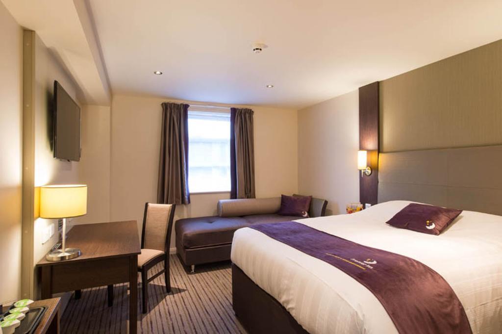 Premier Inn London Romford Central Szoba fotó