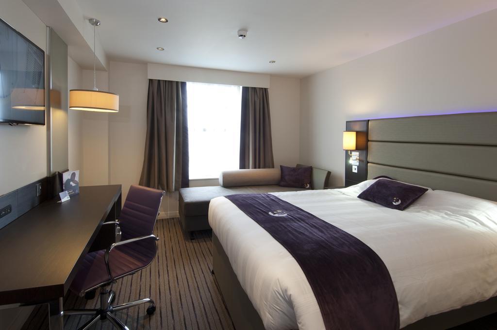 Premier Inn London Romford Central Szoba fotó
