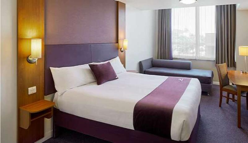 Premier Inn London Romford Central Kültér fotó